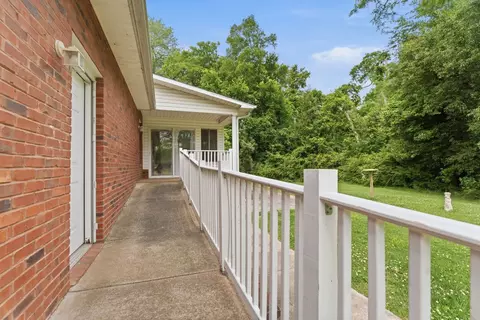 Exterior - 404 Heikens Dr, Decherd, TN 37324 photo 4 of 5