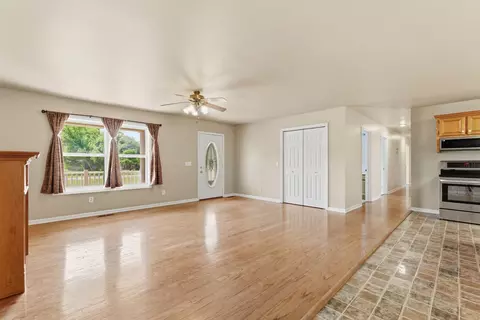 Living - 404 Heikens Dr, Decherd, TN 37324 photo 2 of 3