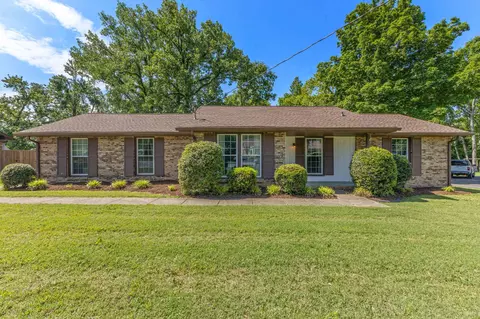 233 Iris Dr, Hendersonville, TN 37075