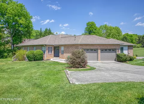 180 Hidden Oaks Ln, Lenoir City, TN 37772