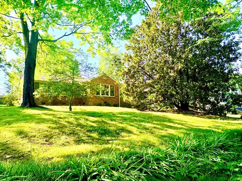 208 Trahern Ln, Clarksville, TN 37040