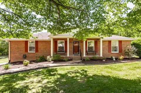 131 Honeysuckle Dr, Hendersonville, TN 37075