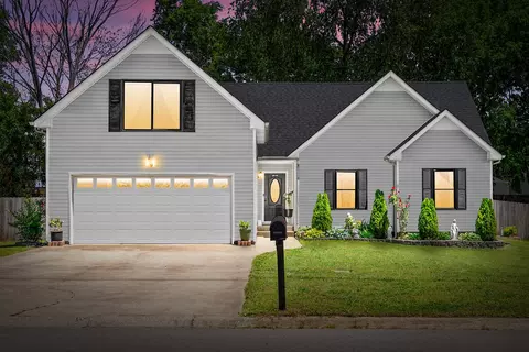 3873 Mackenzie Dr, Clarksville, TN 37042