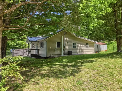 Exterior - 121 Sharp Rd, Athens, TN 37303 photo 2 of 6