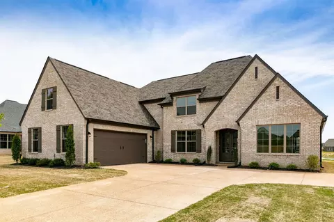 9725 Woodland Fox Ln, Cordova, TN 38018