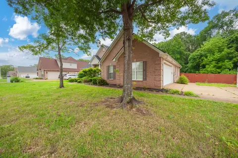 14 Brookhollow Cv, Jackson, TN 38305