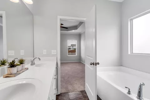 Bath - 3139 Mapleside Ln, Murfreesboro, TN 37128 photo 2 of 3