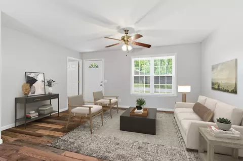 Living - 1150 17th Ave E, Springfield, TN 37172 photo 2 of 3