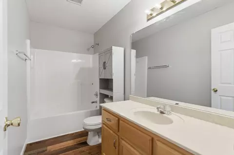 Bath - 1150 17th Ave E, Springfield, TN 37172 photo 3 of 3