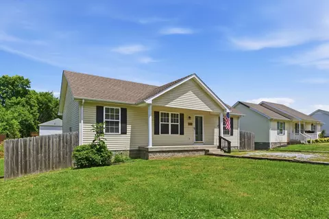 Exterior - 1150 17th Ave E, Springfield, TN 37172 photo 2 of 8