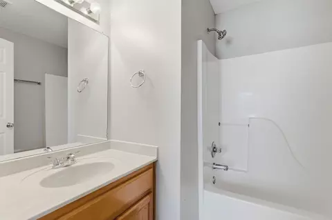 Bath - 1150 17th Ave E, Springfield, TN 37172 photo 1 of 3