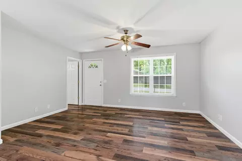 Living - 1150 17th Ave E, Springfield, TN 37172 photo 3 of 3