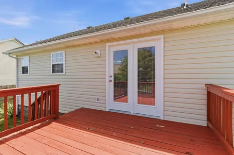 Exterior - 1150 17th Ave E, Springfield, TN 37172 photo 6 of 8