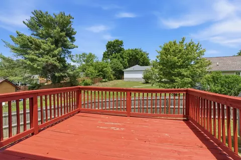 Exterior - 1150 17th Ave E, Springfield, TN 37172 photo 5 of 8