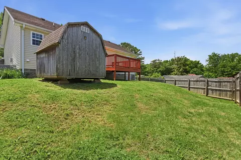 Exterior - 1150 17th Ave E, Springfield, TN 37172 photo 7 of 8