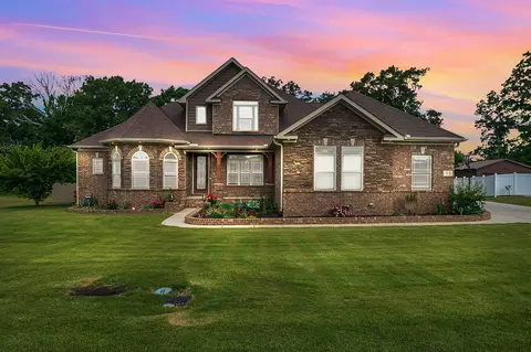 33 Ivy Dr, Fayetteville, TN 37334