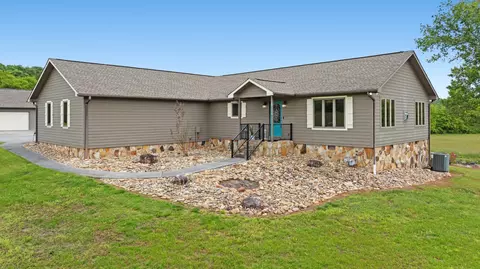 6052 Morganton Rd, Greenback, TN 37742