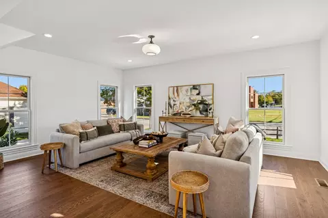 Living - 304 Bridge Ave, Murfreesboro, TN 37129 photo 1 of 1