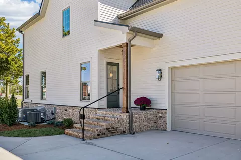 Exterior - 304 Bridge Ave, Murfreesboro, TN 37129 photo 4 of 5