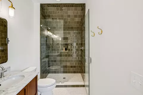 Bath - 304 Bridge Ave, Murfreesboro, TN 37129 photo 3 of 6