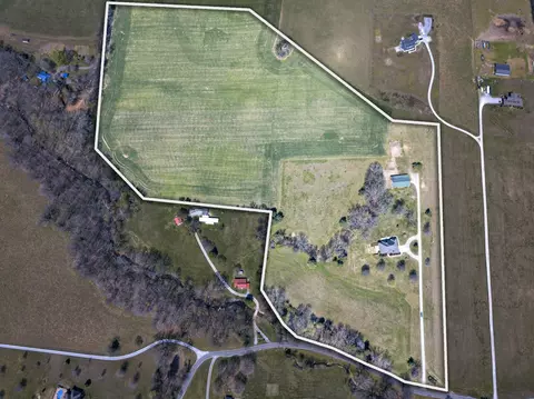 5144 Drake Rd, Cedar Hill, TN 37032