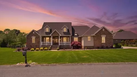 102 Highpoint Blvd, Tullahoma, TN 37388