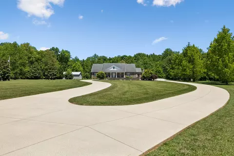 Exterior - 800 Grove Rd, Morrison, TN 37357 photo 3 of 9