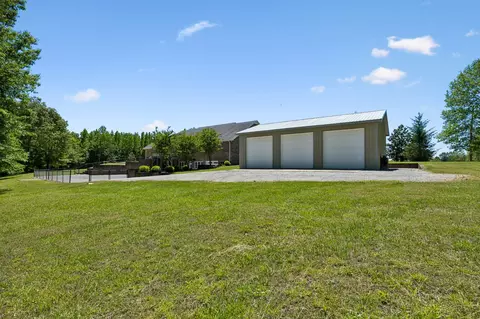 Exterior - 800 Grove Rd, Morrison, TN 37357 photo 8 of 9