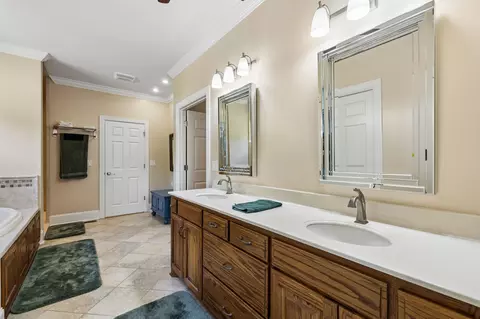 Bath - 800 Grove Rd, Morrison, TN 37357 photo 4 of 6