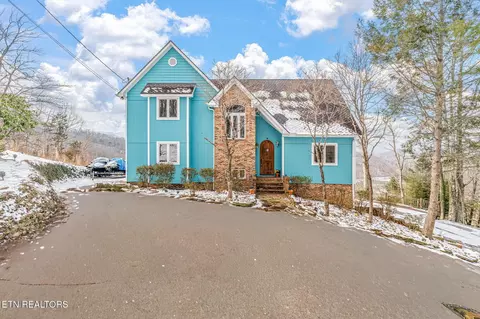 1368 N Shorewood Ln, Caryville, TN 37714