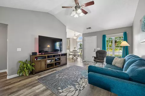 813 Magnolia Blvd, White House, TN 37188