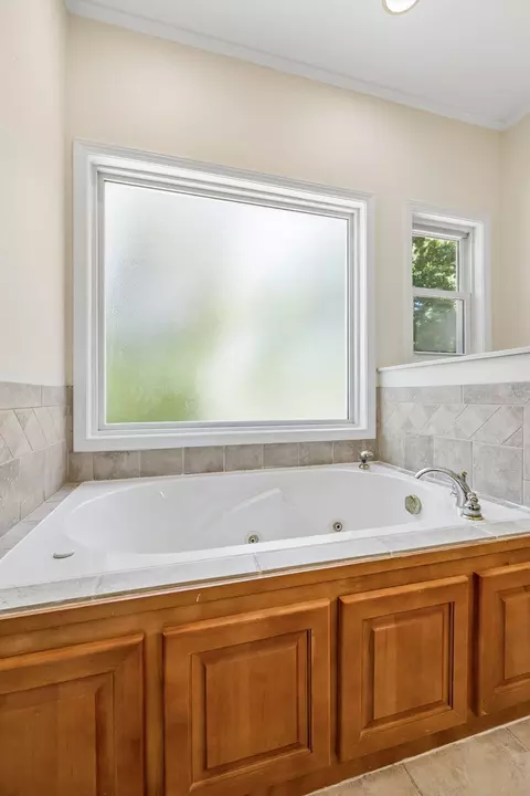 Bath - 314 Ginger Dr, Dover, TN 37058 photo 2 of 5