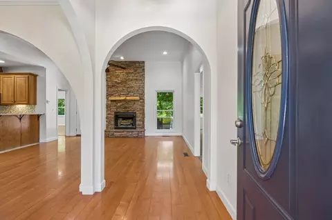 Entry Way - 314 Ginger Dr, Dover, TN 37058 photo 2 of 4