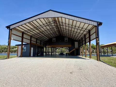 188 S River Front Dr, Clifton, TN 38425