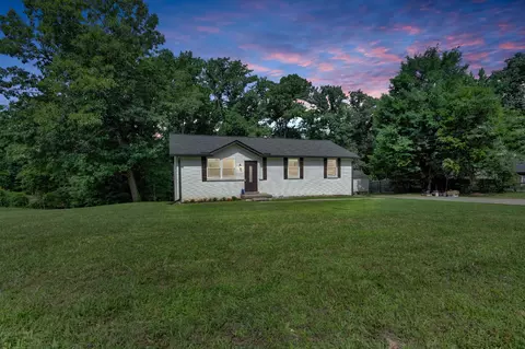 412 Hilltop Dr, Clarksville, TN 37040