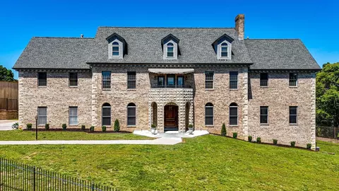 551 N Crest Ct, Chattanooga, TN 37404