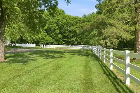 Exterior - 3016 Duplex Rd, Spring Hill, TN 37174 photo 7 of 9