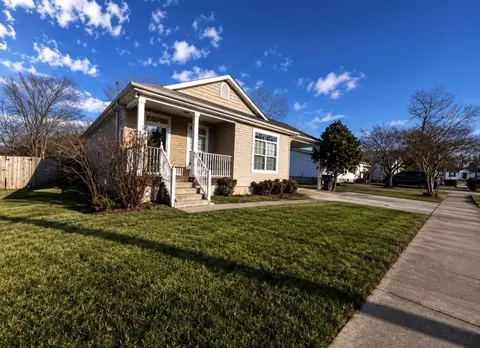 221 Oceanfront Cir S, Antioch, TN 37013