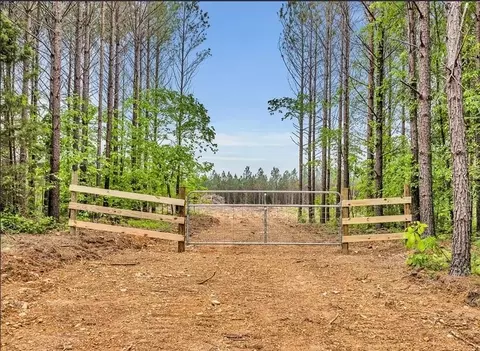 112 Cabin Rd, Hohenwald, TN 38462