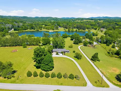 1020 Bunker Hill Dr, Arrington, TN 37014