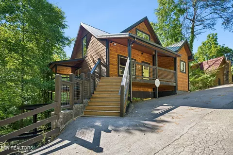 233 Cherokee Path Way, Sevierville, TN 37876