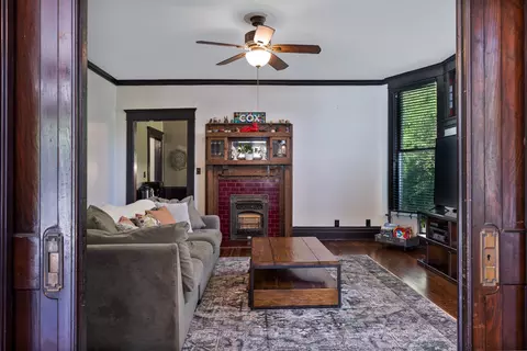 Living - 113 N Oak St, Springfield, TN 37172 photo 1 of 2