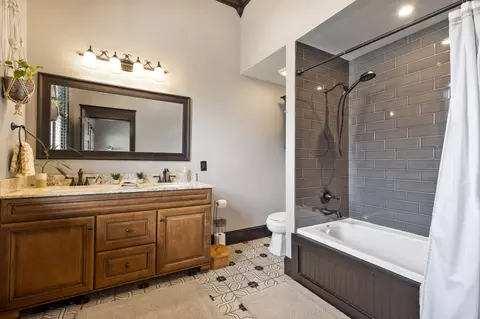 Bath - 113 N Oak St, Springfield, TN 37172 photo 1 of 3