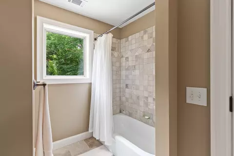 Bath - 241 Richter Dr, Bethlehem, GA 30620 photo 12 of 17