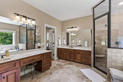 Bath - 241 Richter Dr, Bethlehem, GA 30620 photo 4 of 17