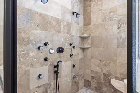 Bath - 241 Richter Dr, Bethlehem, GA 30620 photo 6 of 17