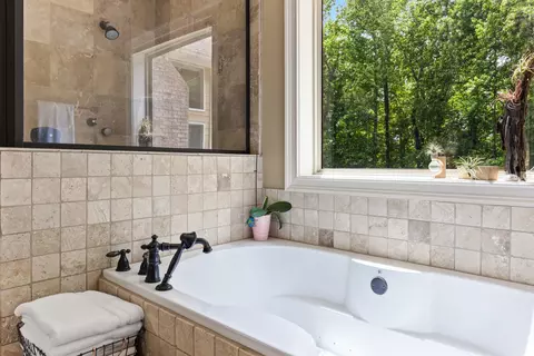 Bath - 241 Richter Dr, Bethlehem, GA 30620 photo 7 of 17