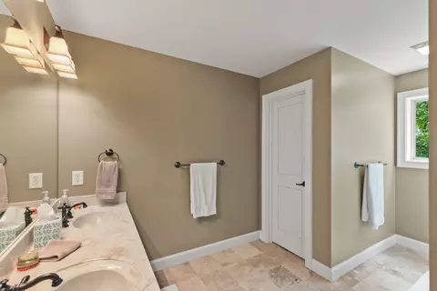 Bath - 241 Richter Dr, Bethlehem, GA 30620 photo 11 of 17