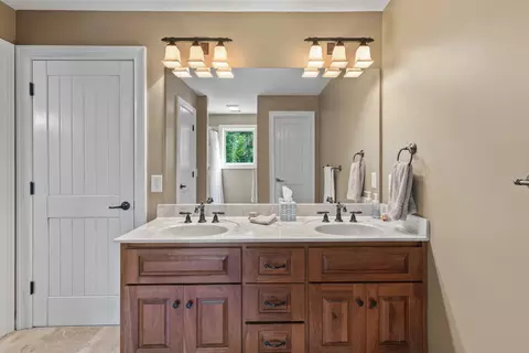 Bath - 241 Richter Dr, Bethlehem, GA 30620 photo 13 of 17