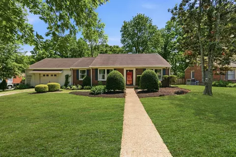 5621 Knob Rd, Nashville, TN 37209
